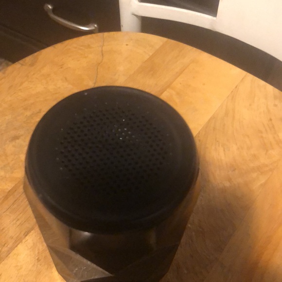 Sylvannia Bluetooth speaker - Picture 2 of 8